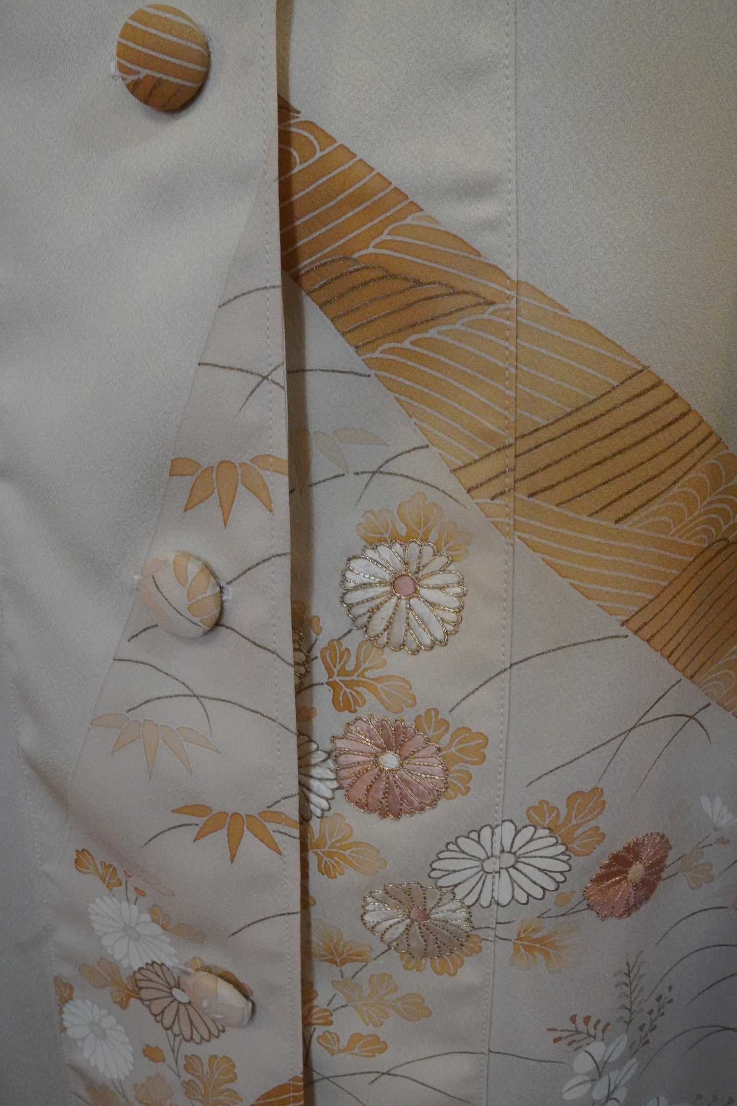 【刺繍の菊花】色留袖リメイクコート 袖口ゆったり