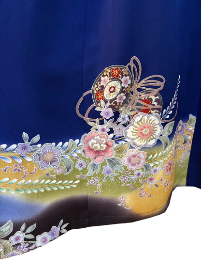 【御所解き車・手鞠】辻ヶ花が描かれた紺色の振袖リメイクドレスコート 身頃裏地付き